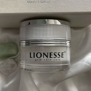 Lionesse White Pearl Facial Peel